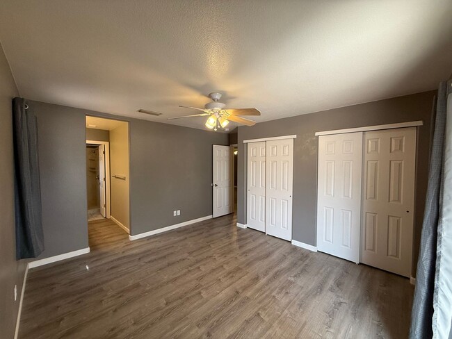 Building Photo - 3 Bedroom 2 Bathroom Home