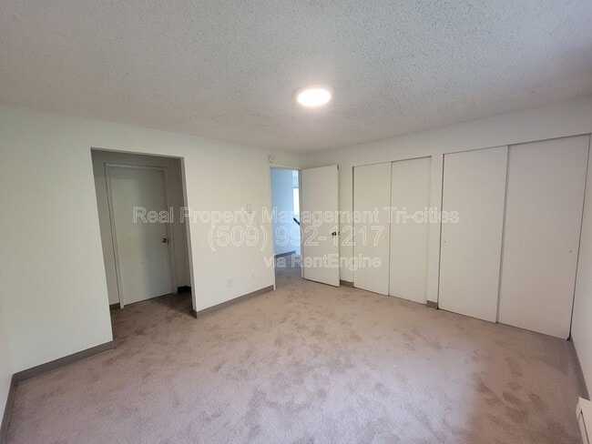 Building Photo - 2213 W 13th Ave