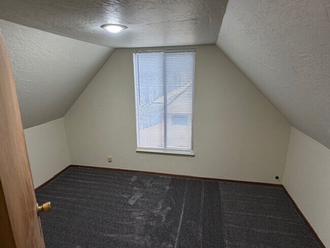 Building Photo - Charming 2-Bedroom Loft-Style Home in the Heart of Twain Harte