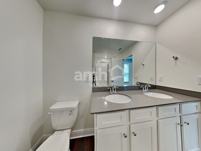 Building Photo - 27265 St Andrews Ave