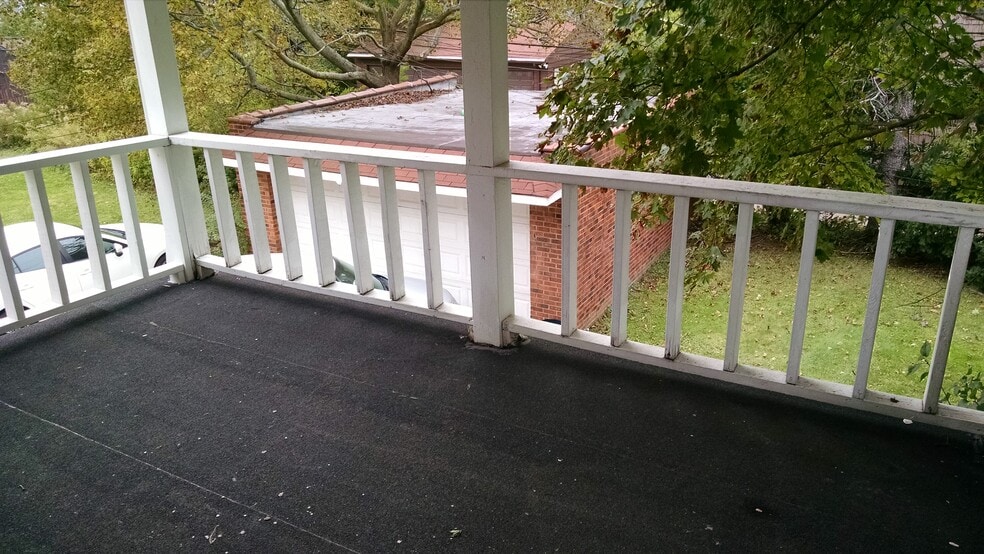 Back Covered Porch Balcony - 18725 Chagrin Blvd