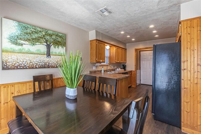 Building Photo - 512 Cypress Dr