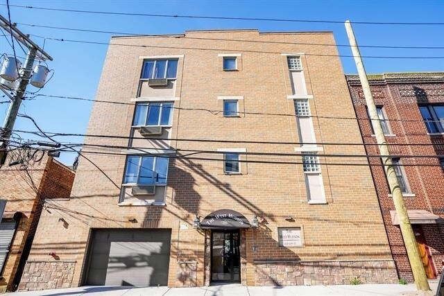Building Photo - 528 52nd St