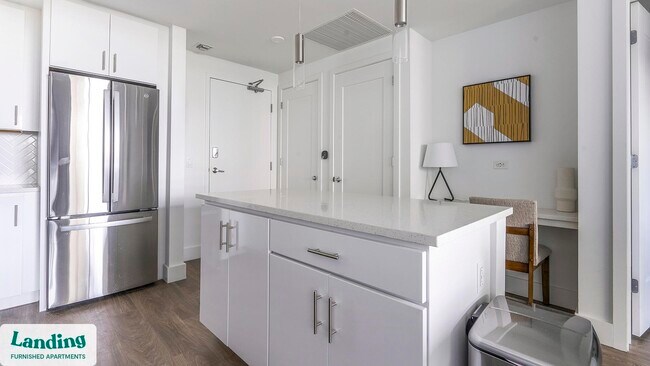 Building Photo - 1950 Mayfair St