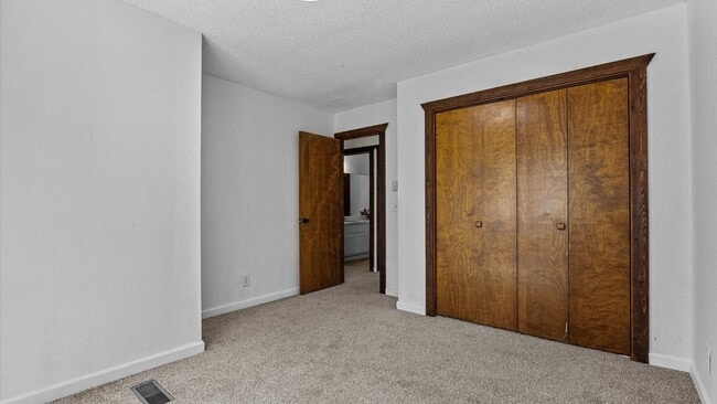 Building Photo - Spacious Home for Rent in Glenwood Springs – Great Location, No HOA!