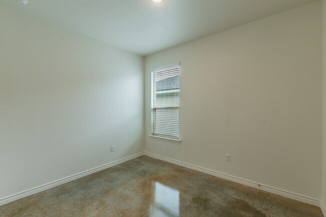 Building Photo - Brand New 3BR Duplex with Modern Concrete Floors & Fenced Yard!