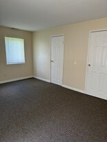 Building Photo - Forest Creek Apartments