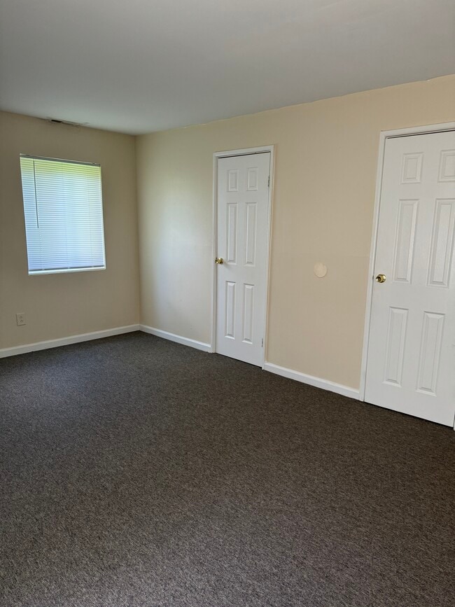 Building Photo - Forest Creek Apartments