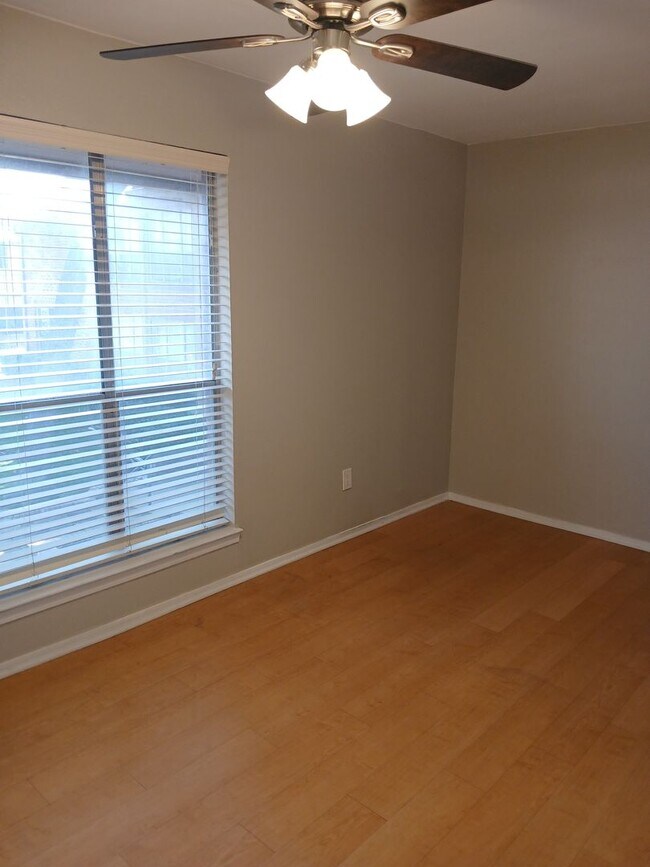 Building Photo - 2 Bedroom, 1 Bath Condo Near 75 and Walnut Hill Road in Dallas