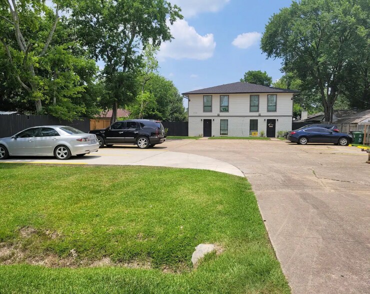 Building Photo - 9130 Vogue Ln