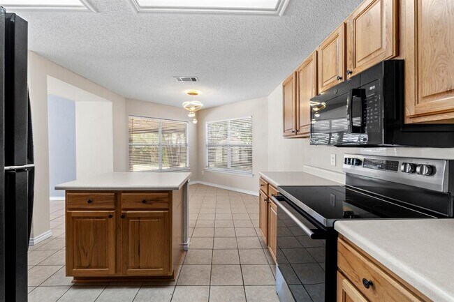 Building Photo - 1704 Matagorda Dr