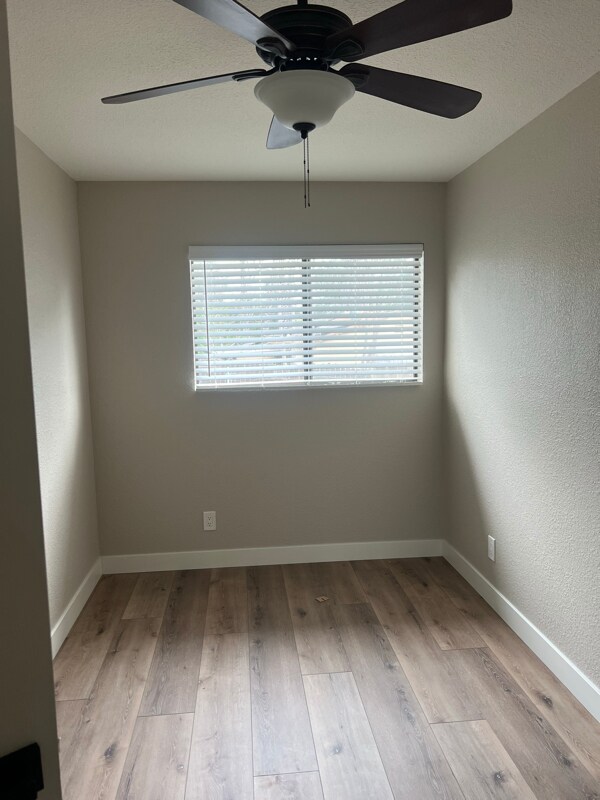 Building Photo - 8474 Golden Ridge Rd