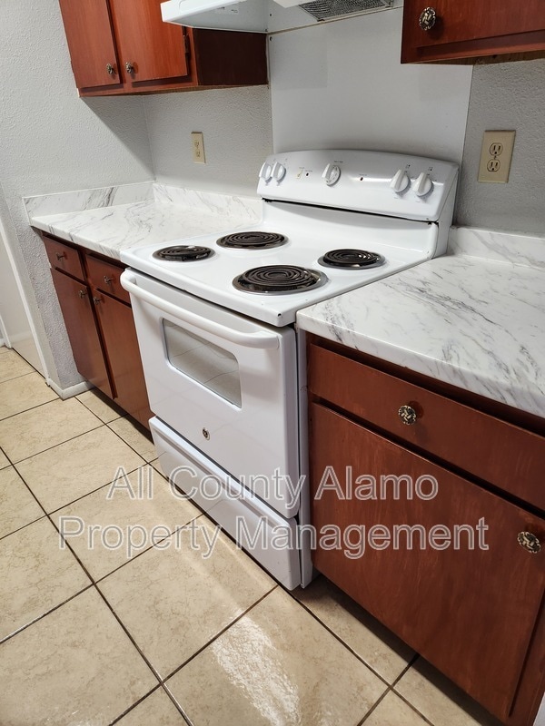 Building Photo - 11418 Cedar Park