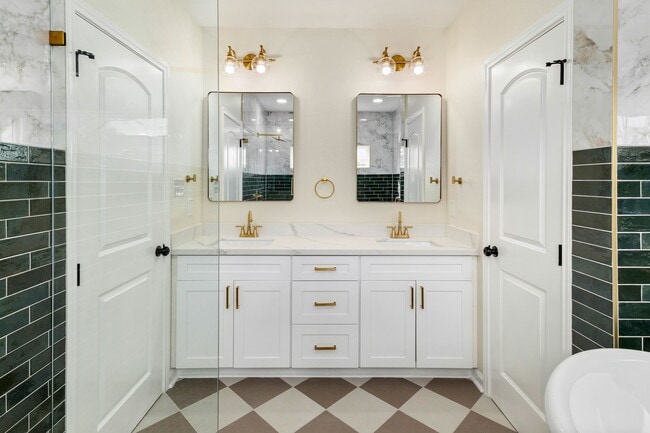 Building Photo - 102 E Val Verde St