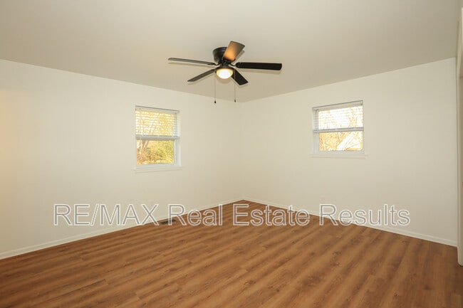 Building Photo - 2842 N Loxley Ave