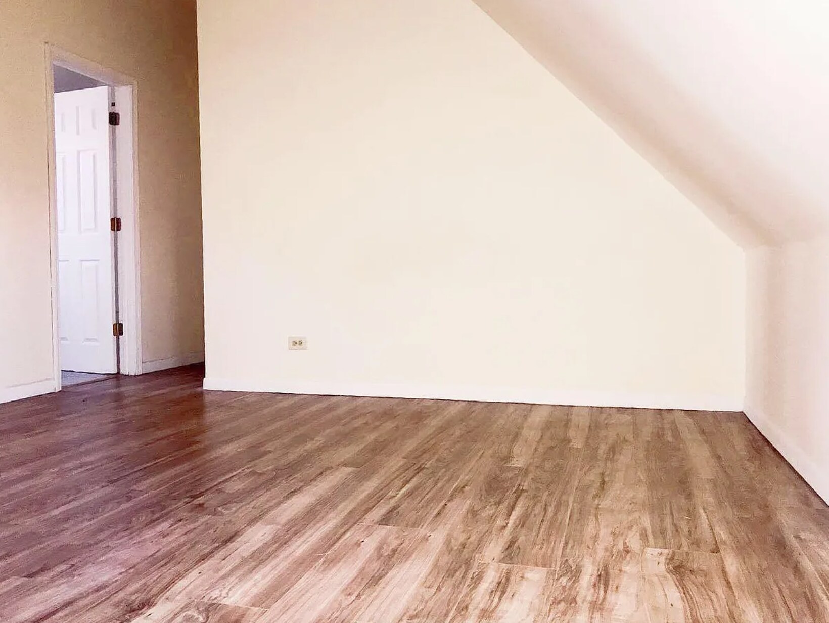 Building Photo - 1368 W Evergreen Ave