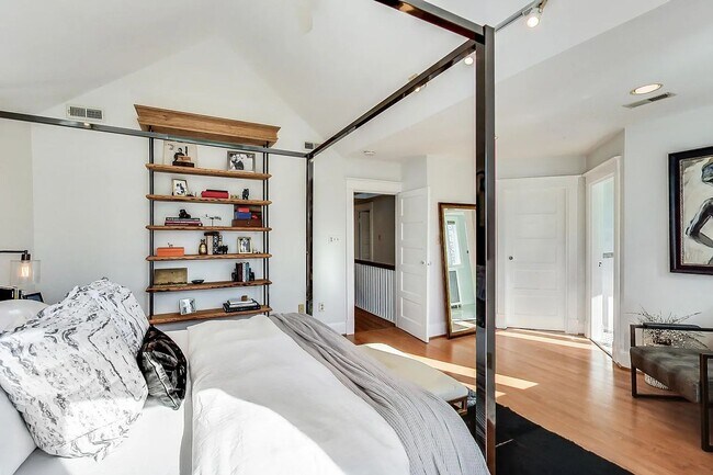 Building Photo - Palisades, NW Washington, DC - Beautiful 4...