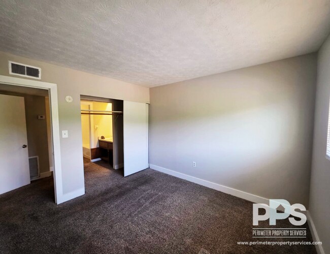 Building Photo - 1040 Sandtown Rd SW