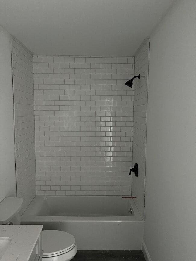 Building Photo - 407 Woodmont Ave