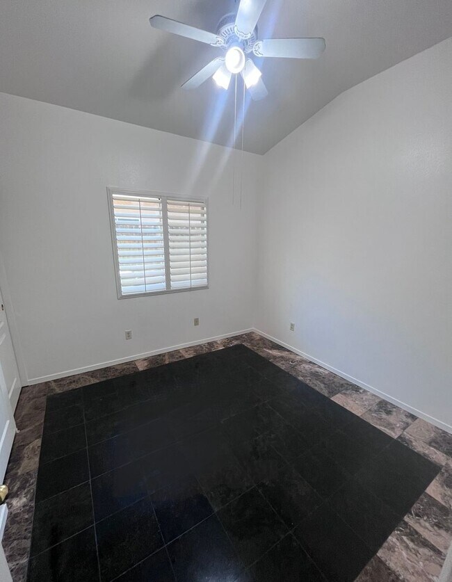 Building Photo - NICE 3 BEDROOM HOME IN ELK GROVE!!