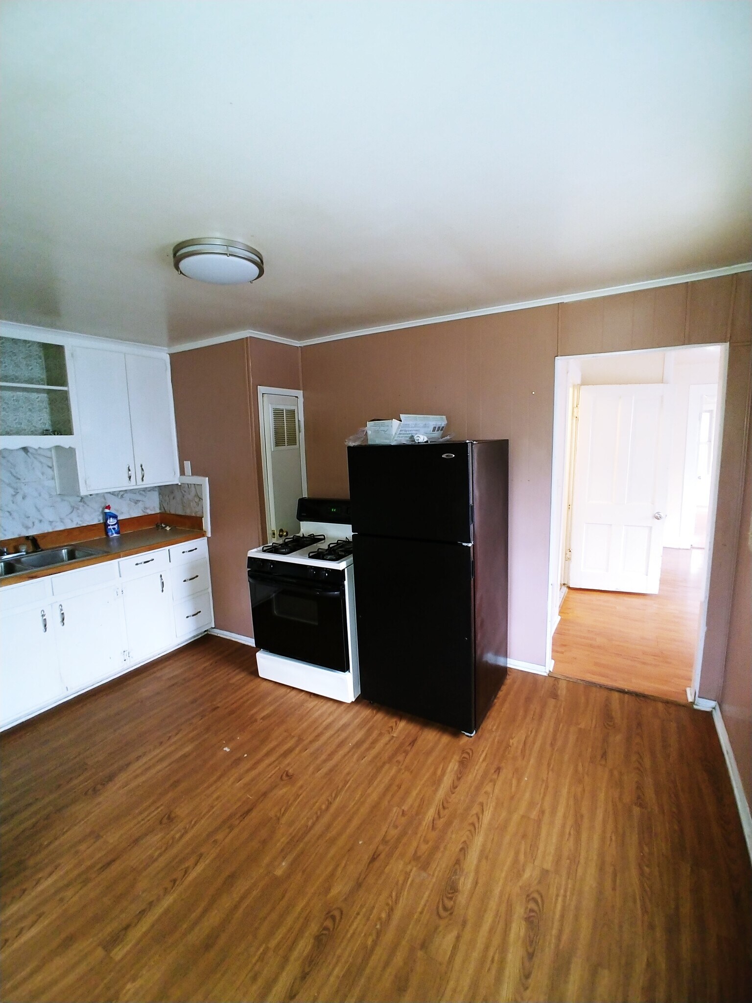 Kitchen & Appliances - 1000 samuels ave