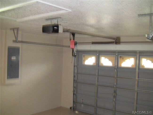 Building Photo - 2507 W Oakland Ln