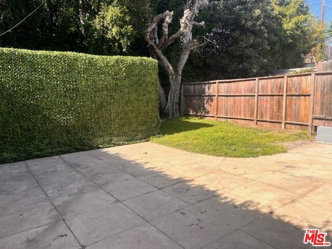 Building Photo - 841 N Kilkea Dr