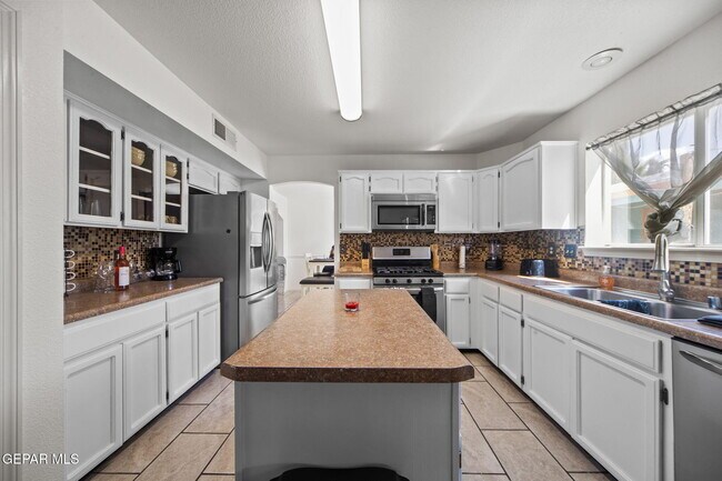 Building Photo - 14148 Patriot Point Dr