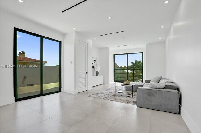 Building Photo - 1825 NE 26th Ave