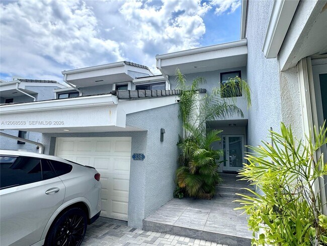 Building Photo - 336 Poinciana Island Dr