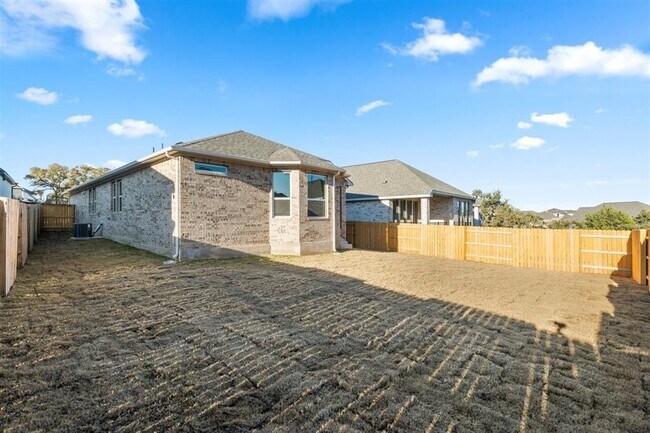 Building Photo - 204 Grn Knl Ln