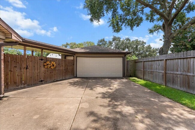 Building Photo - 3319 Meadowcreek Dr