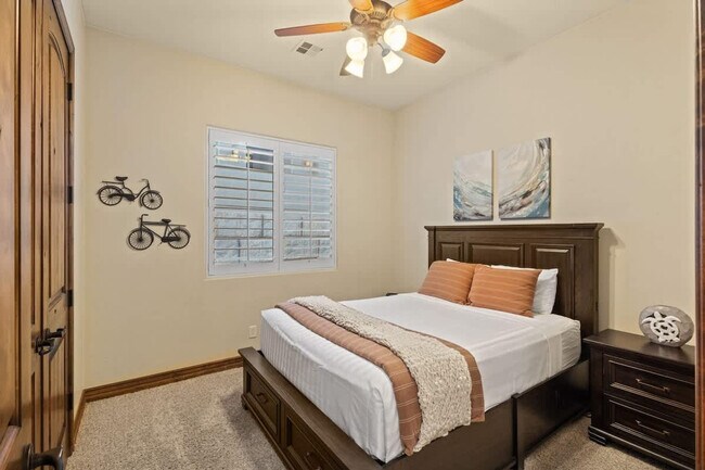 Building Photo - 1922 N Pebble Beach Dr