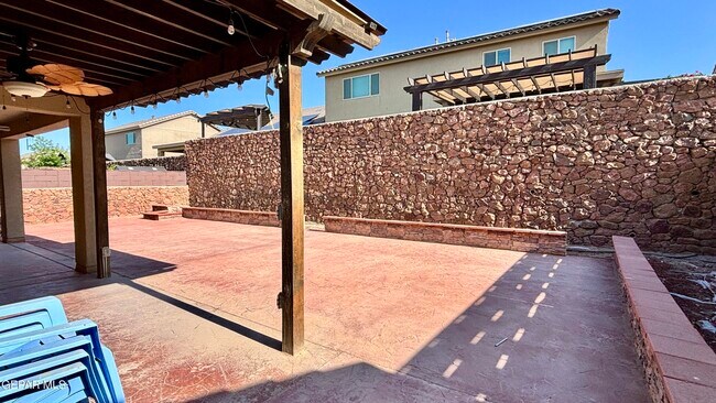 Building Photo - 12437 Pleasant Crest