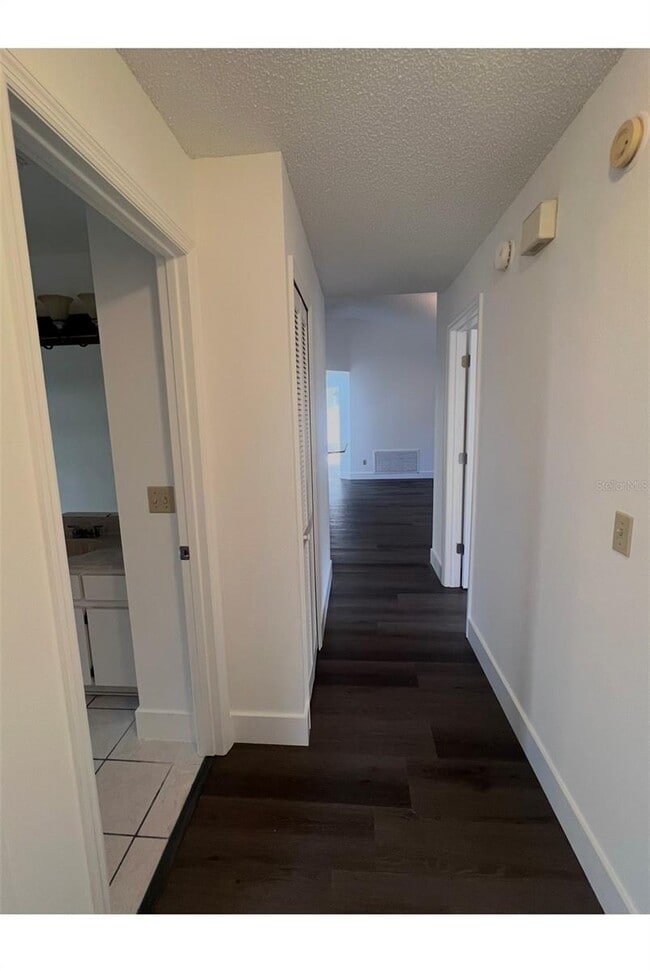 Building Photo - 9224 Sunflower Dr