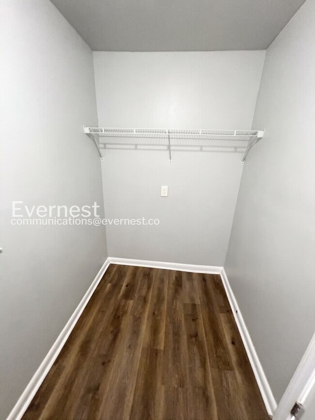 Building Photo - 539 Green St