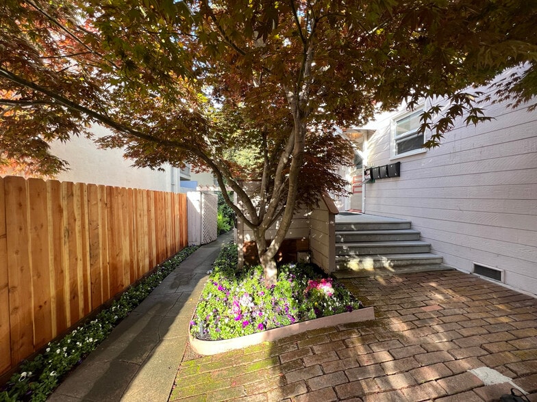 Building Photo - 2530 College Ave