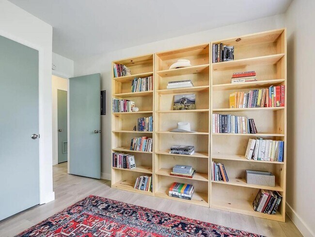 Building Photo - 1808 Forest Hill Dr