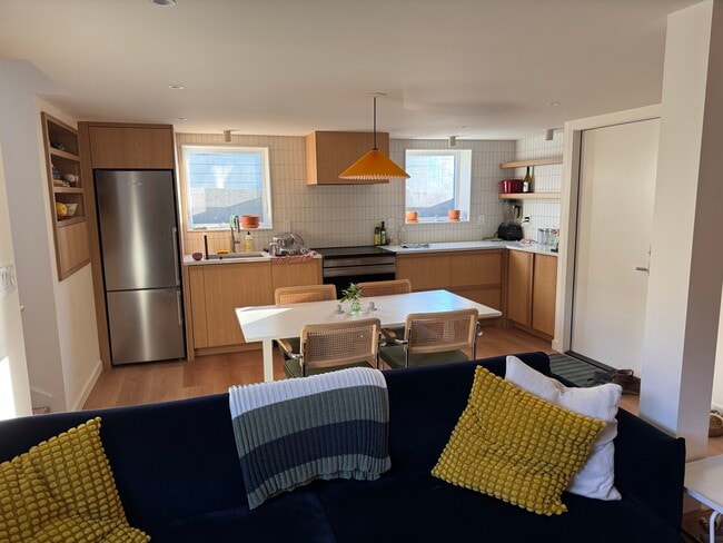 Building Photo - 2034 SE 28th Pl