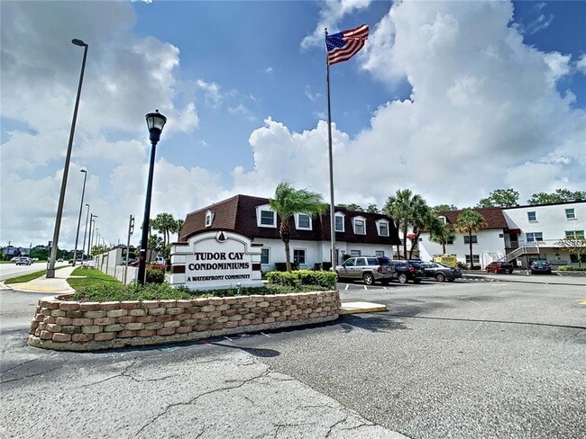 Building Photo - 9115 Tudor Dr