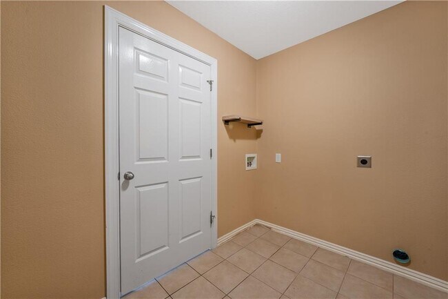 Building Photo - 3509 SW Carriageway Ave