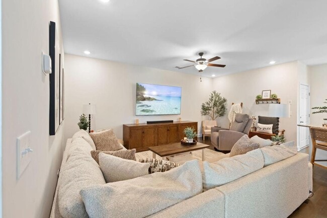 Building Photo - 722 Hahn Ct