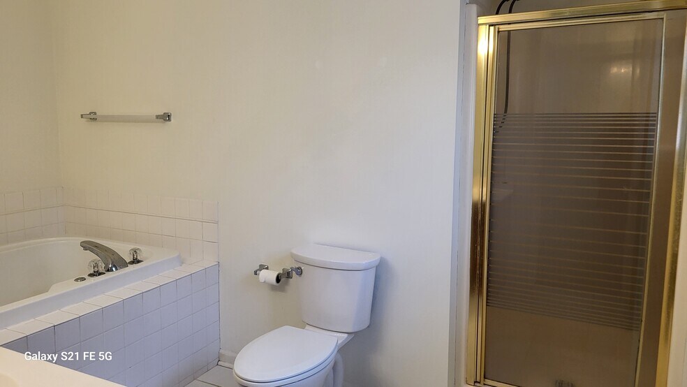 Master Bath - 315 Hutchinson Ave