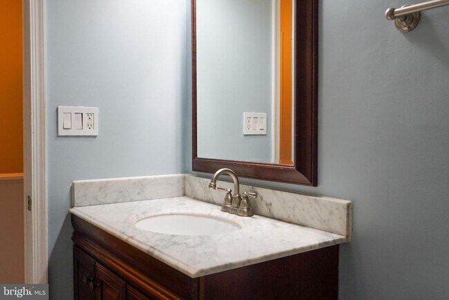 Building Photo - 8414 Penshurst Dr
