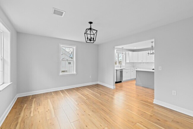 Building Photo - 145 Driftway