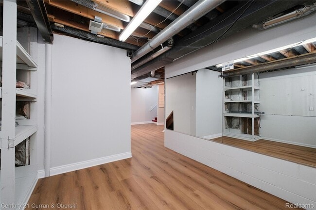 Building Photo - 1083 N Livernois Rd