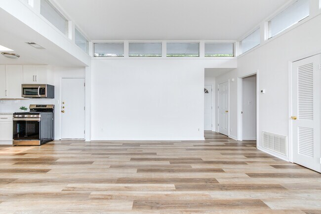 Building Photo - 346 Carpenter Dr NE