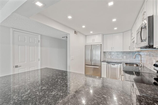 Building Photo - 51 Island Way