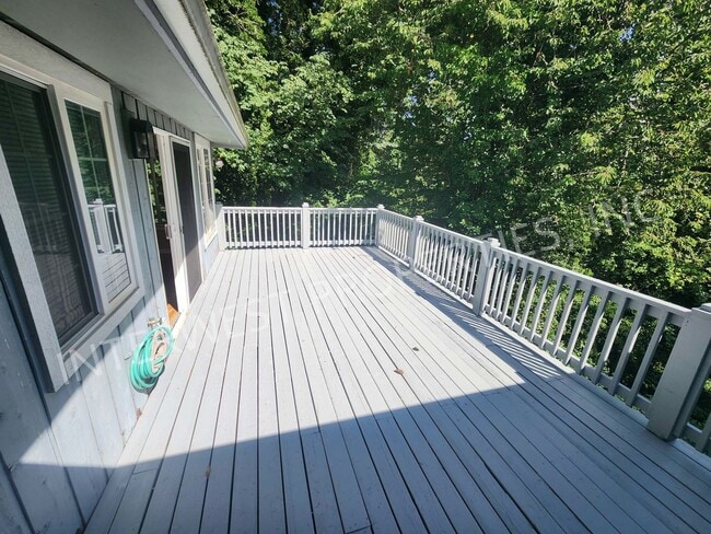 Building Photo - Large 3 Bed+ Bonus Room SW Pdx Home, Natur...