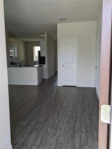 Building Photo - 132 Copper Switch Dr